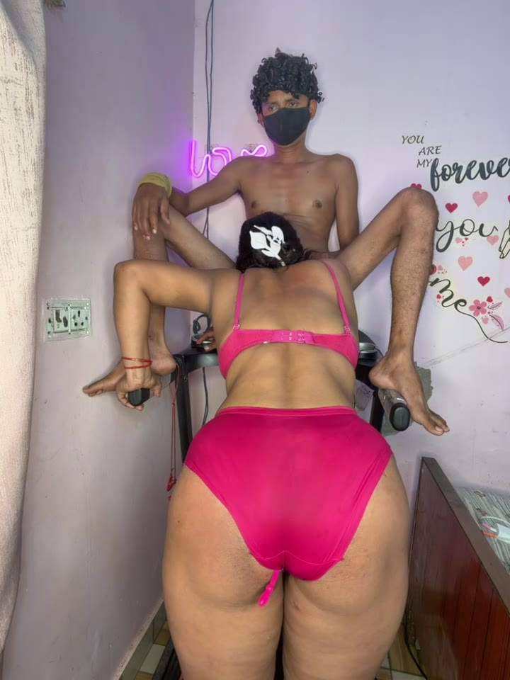 Mistress Hot-Naina
