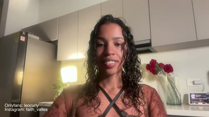 Gia_Curly
