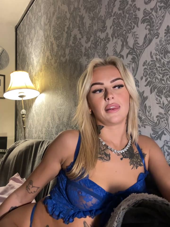 Squirtqueennaughtycourts