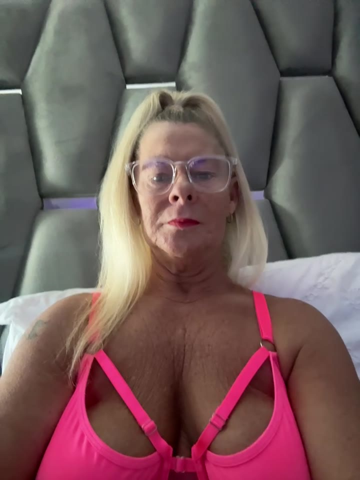 Busty Blondex